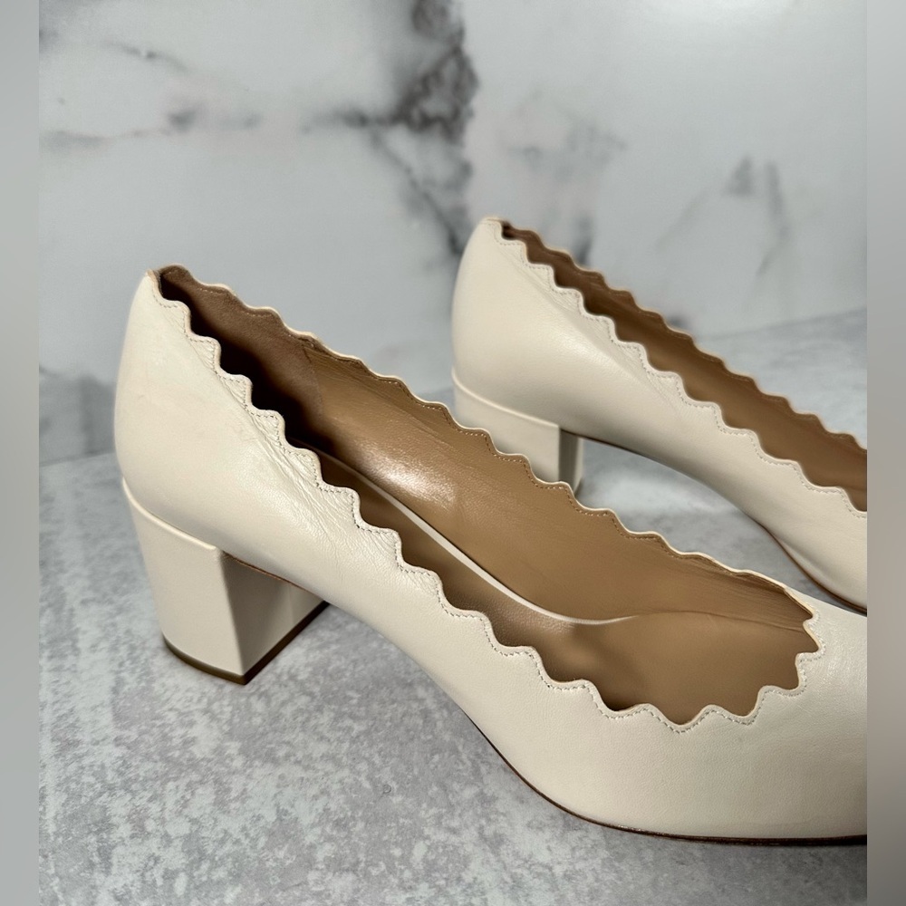 Chloé Block Heel Scallop Pumps Cream Leather Size 40- fits 9.5 - Picture 2 of 8